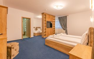 Pensiune Râșnov, 13 camere plus locuință proprietar, zonă Cetate - Poză 30