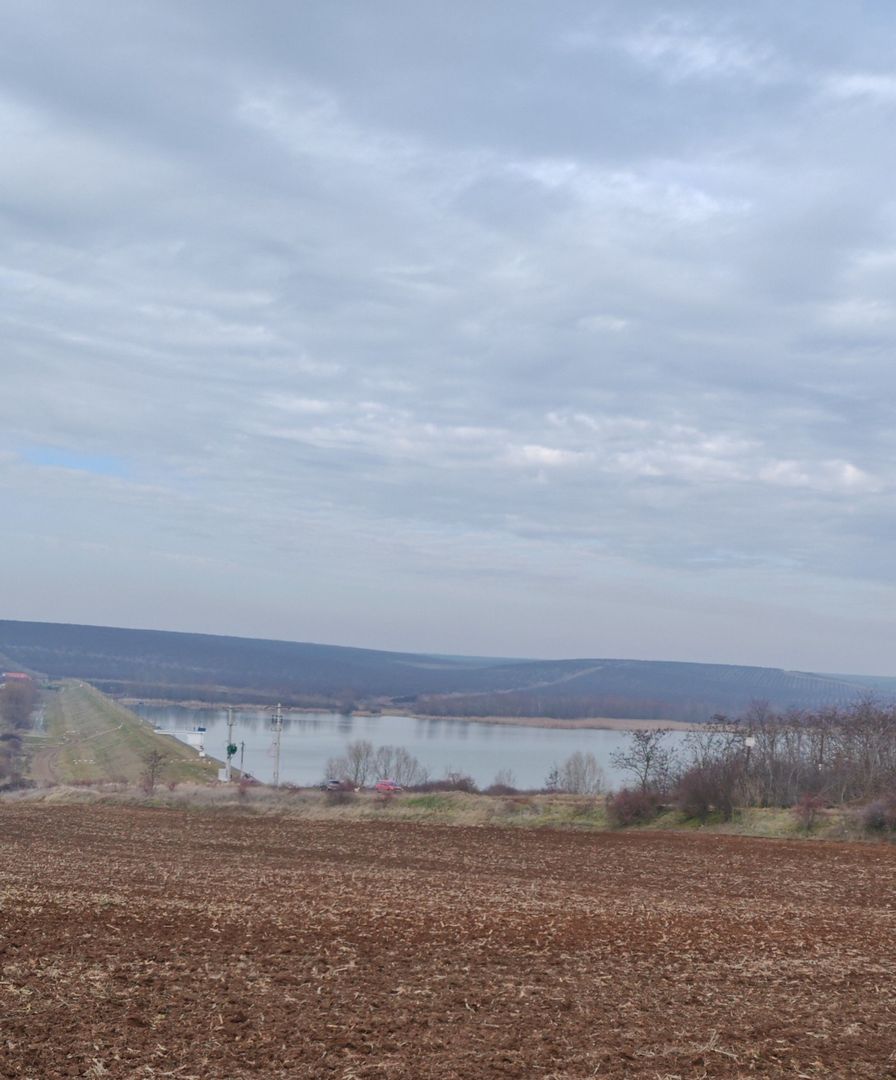 Teren (livada) destinatii multiple, imprejmuit, zona super - Poză 1