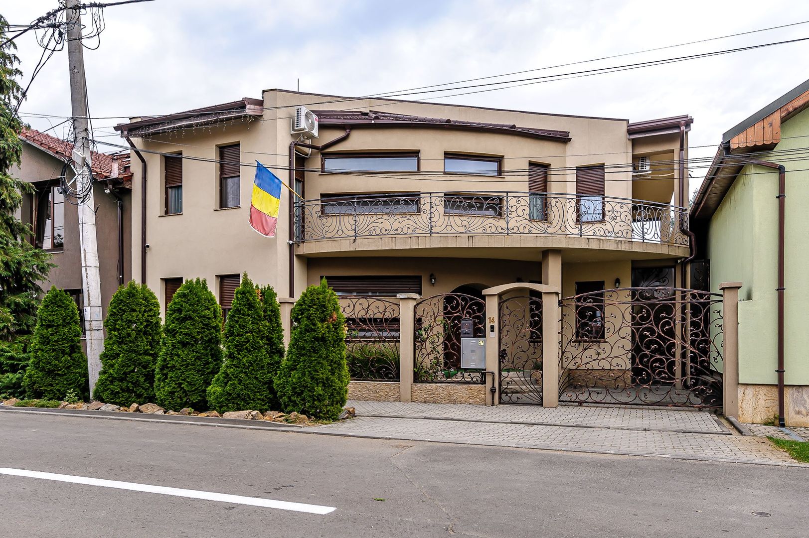 Vilă moderna în cartierul Funcționarilor - Poză 1