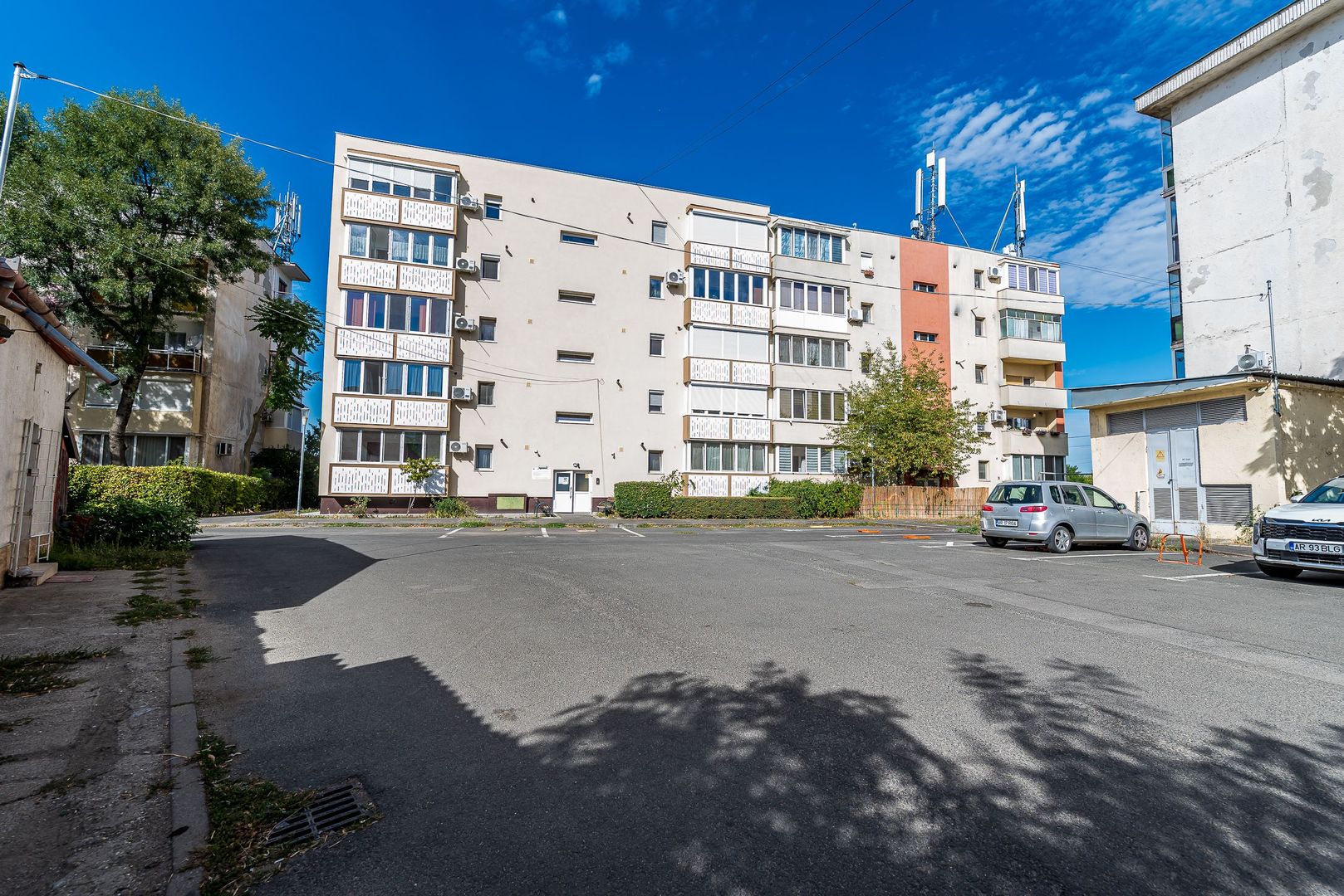 Apartament cu 3 camere decomandat la parter in Confectii Comision 0% - Poză 1