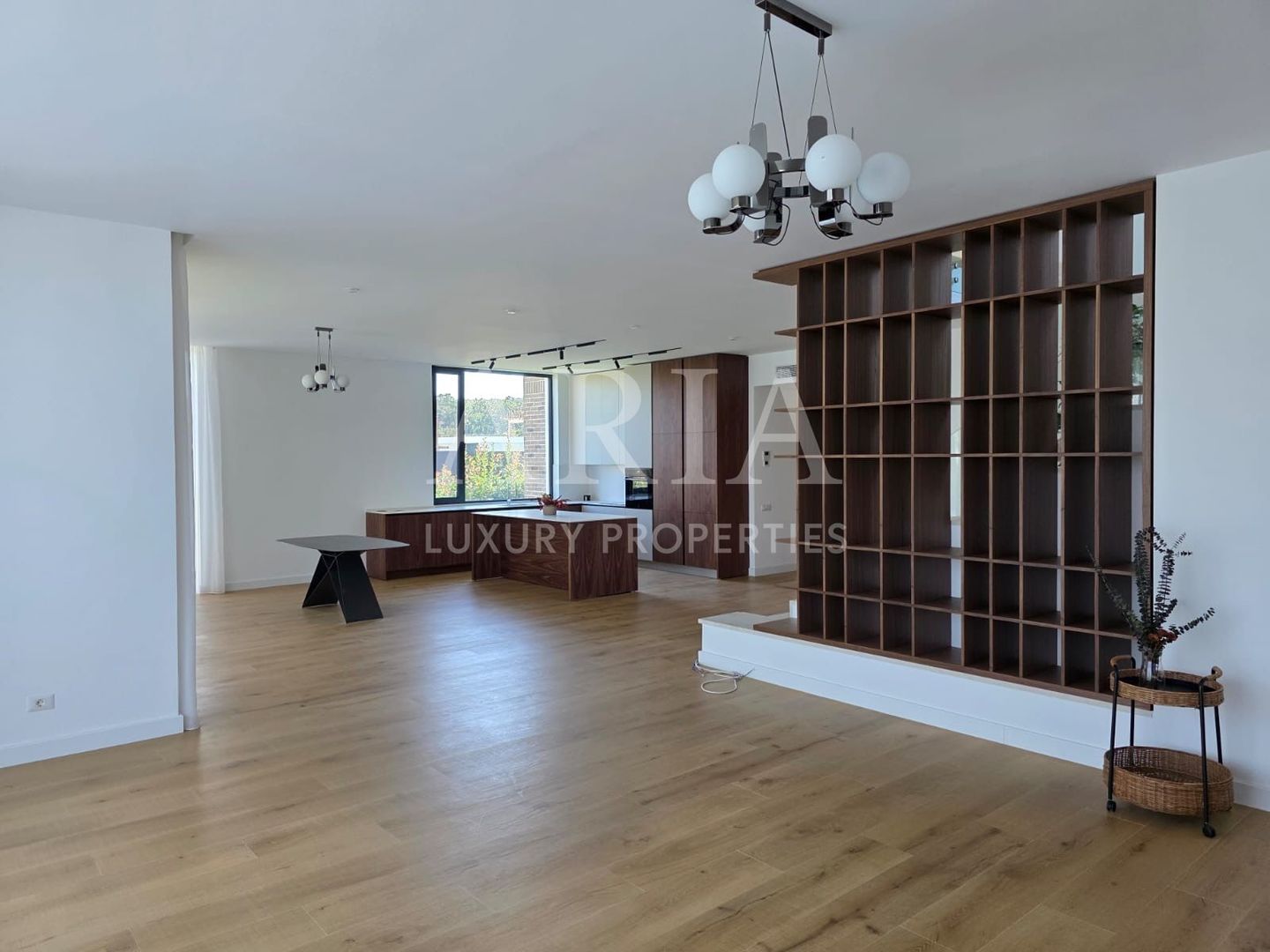 Dumbrava Vlasiei – Armonie între design, lumină și natură - Poză 5