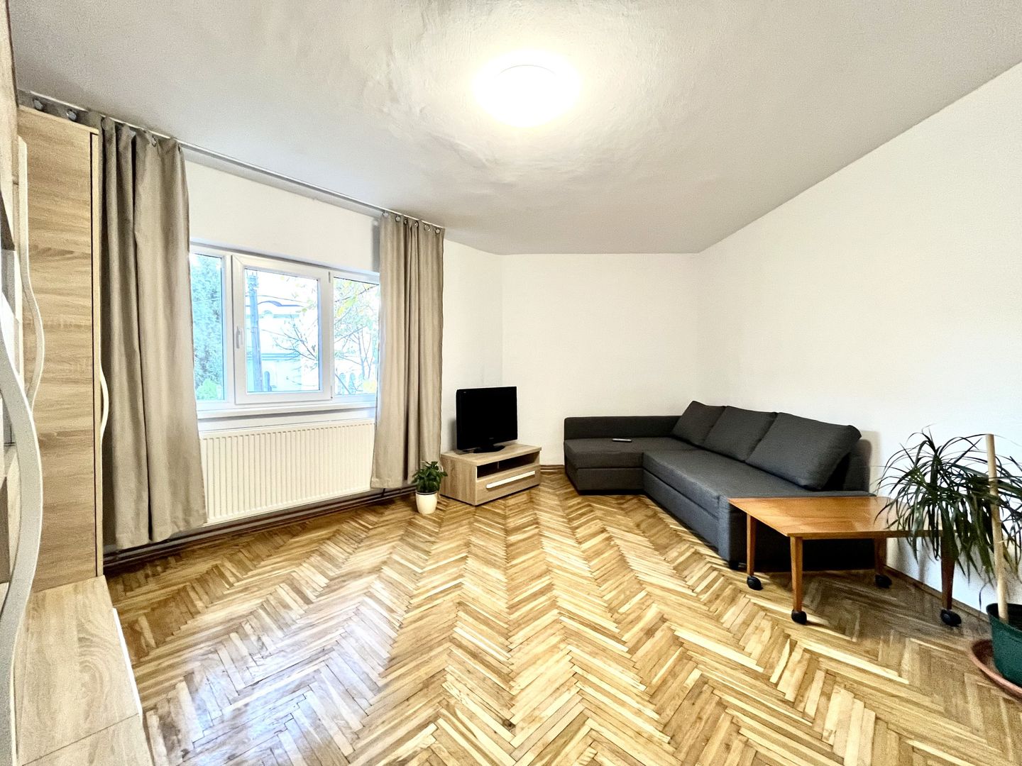 Apartament 3 camere, 2 bai, etajul 1,  in  zona Aradului - Piața Verde - Poză 2