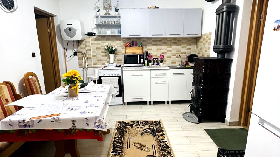 Casă cu 2 dormitoare, anexă și teren 625 mp Biharia - Poză 4