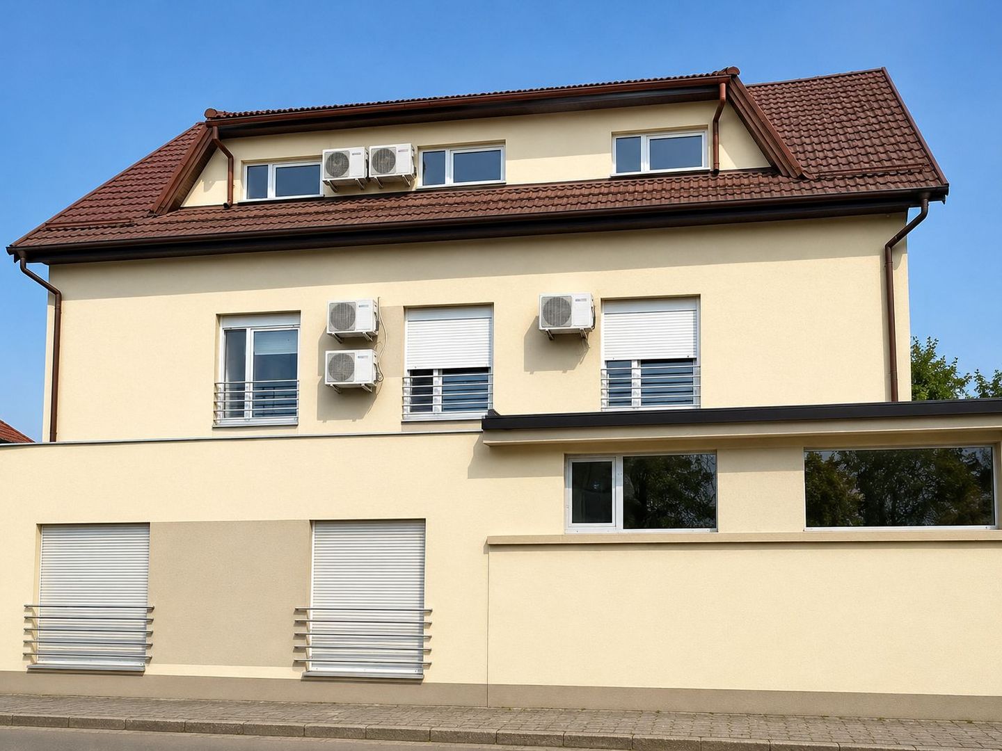 Vand pensiune angajati 15 camere strada Mures - Poză 2