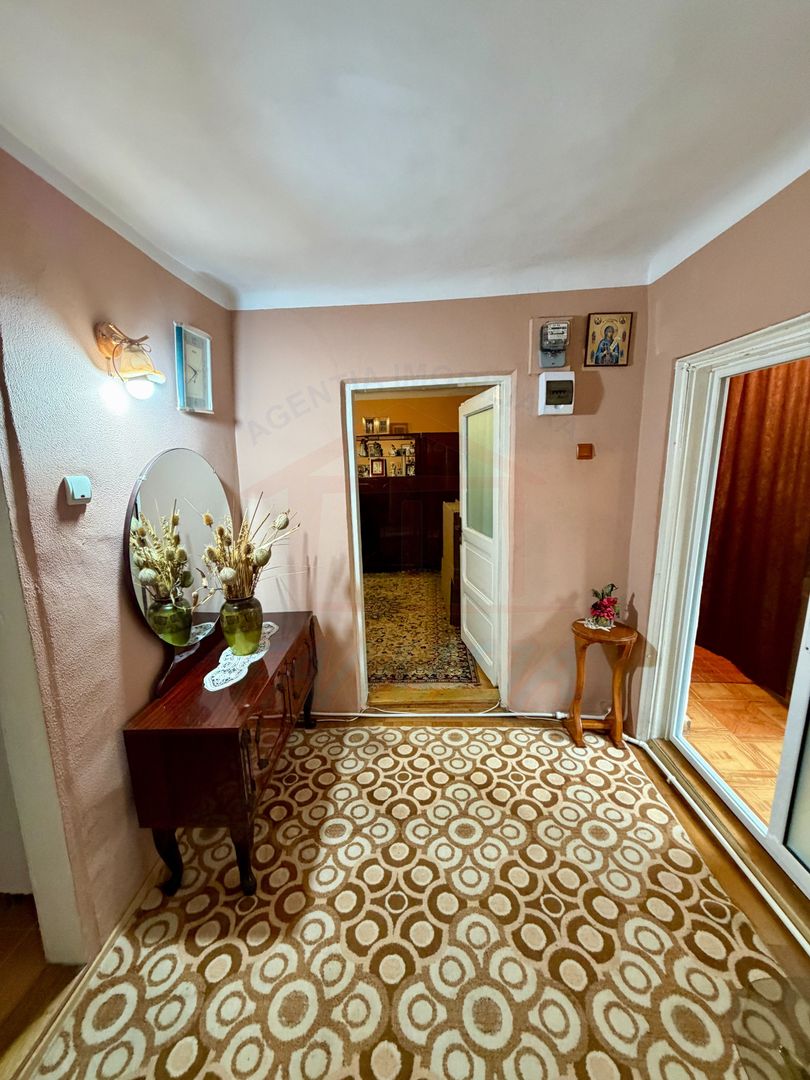 700 mp, teren intravilan, zona Centru, 150.000 euro - Poză 2