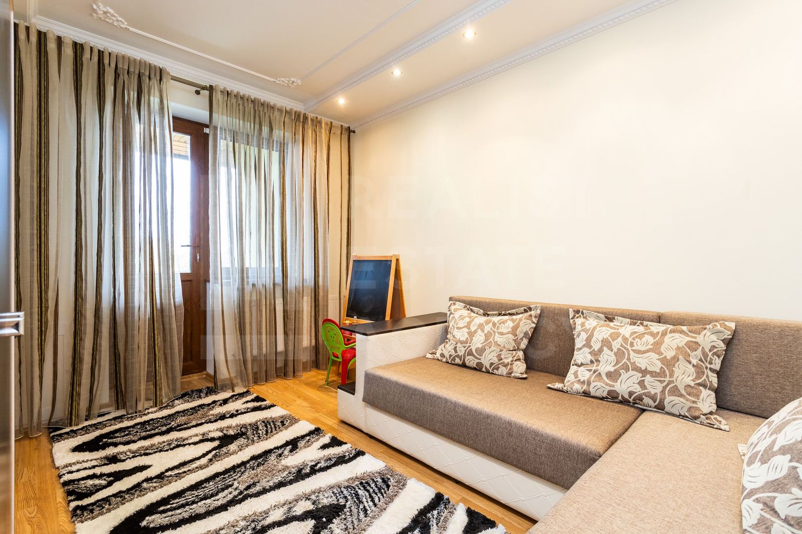 Vânzare, casă, 2 nivele, 6 camere, strada Luceafărul, Ciorescu - Poză 34