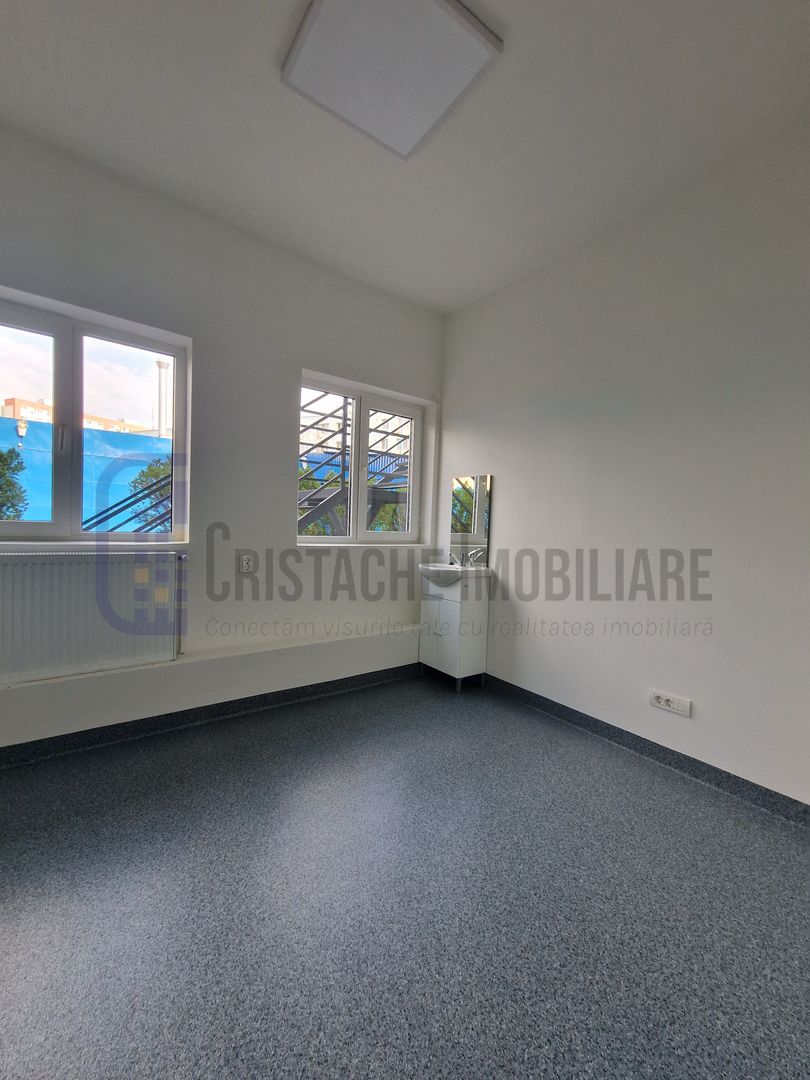 Spatiu comercial renovat si amenajat pentru a fi folosit ca o clinica medicala - Poză 3