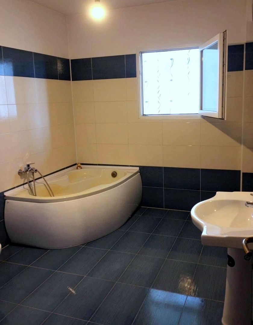 De vanzare apartament cu 3 camere, General, etaj 5/5 cu lift, 120.000 euro - Poză 1