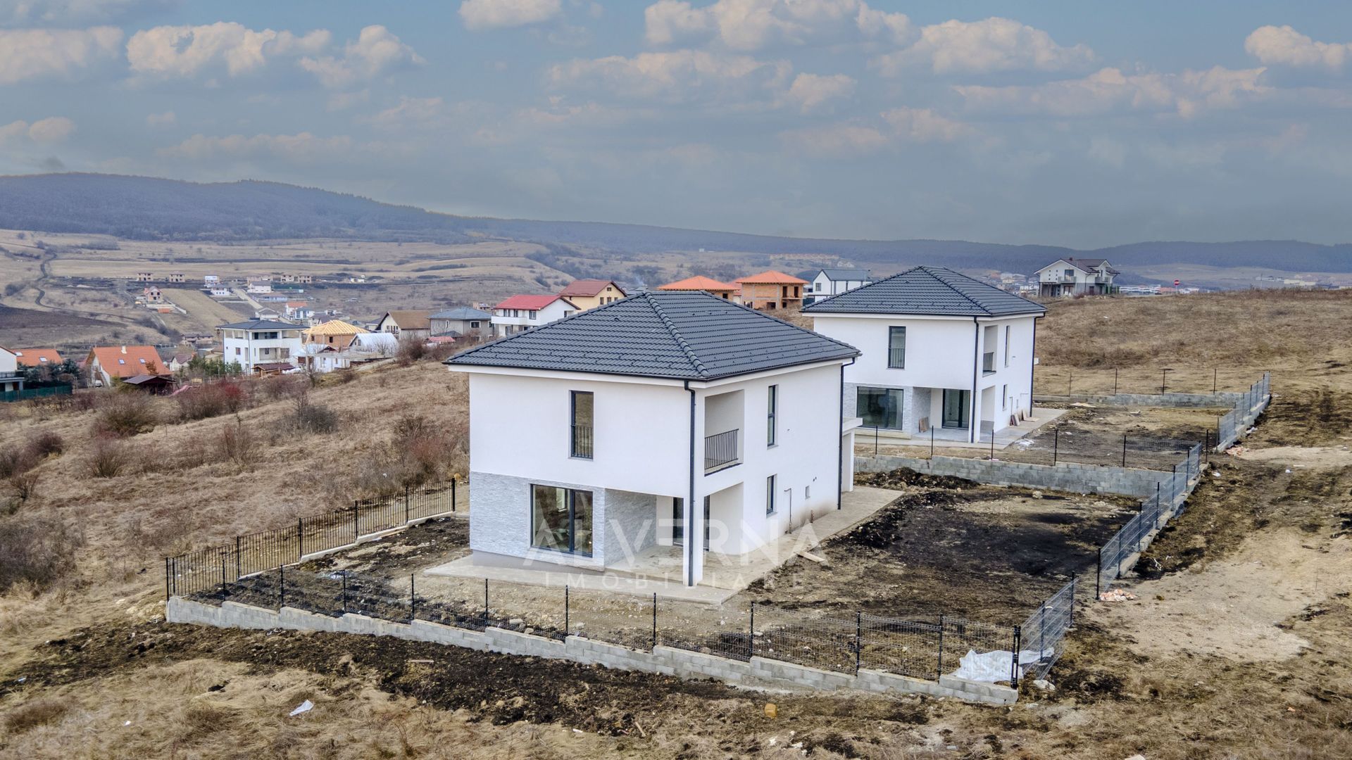 Casa individuala P+1 | 5 camere | 3 bai | 540mp teren | Chinteni - Poză 2