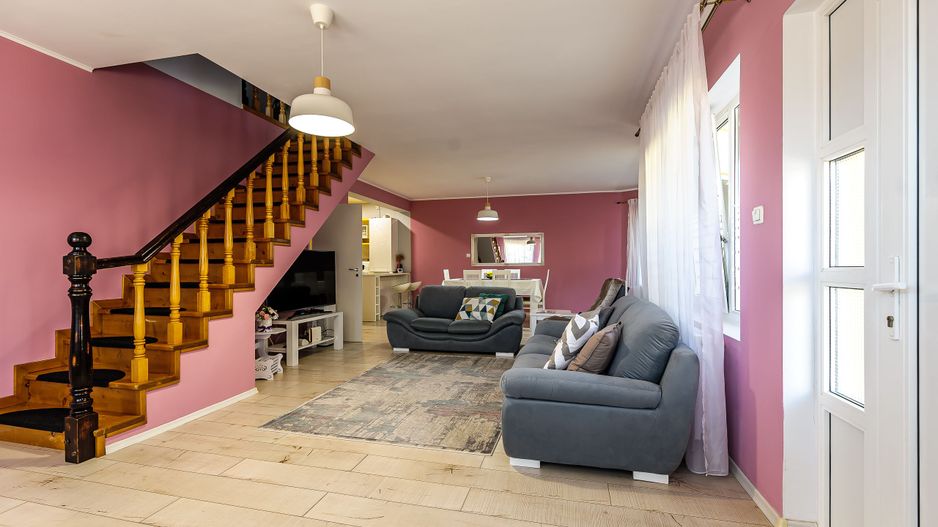 Casă înșiruită în Gradiște cu garaj - Poză 1