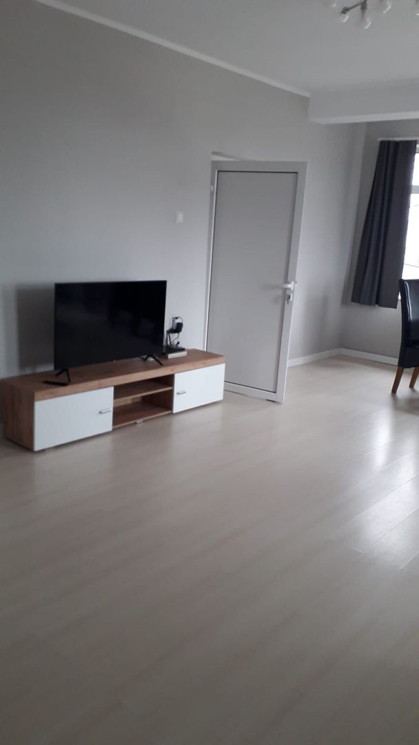 De inchiriat 2 apartamente cu 2 camere, etaj 1/2, strada Domneasca, 500 E - Poză 5