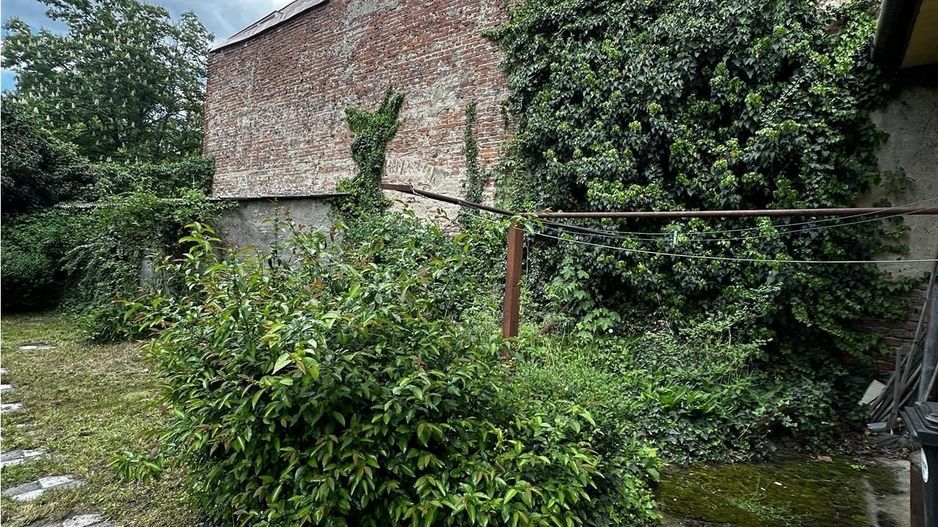 Casa Ultracentral dublu front acces auto - Poză 2