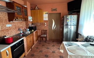 Casă spațioasă de vânzare – Corunca, zona Vatman - Poză 4