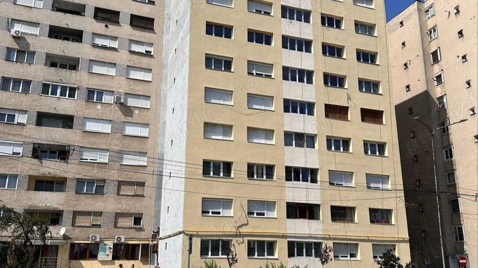 Ag BRASADAS vinde apartament 3 camere etaj 6/10 decomandat. - Poză 1