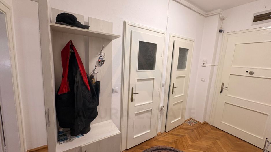 Apartament decomandat 70 mp utili 2 bai pivnita si curte 58 mp Central - Poză 3