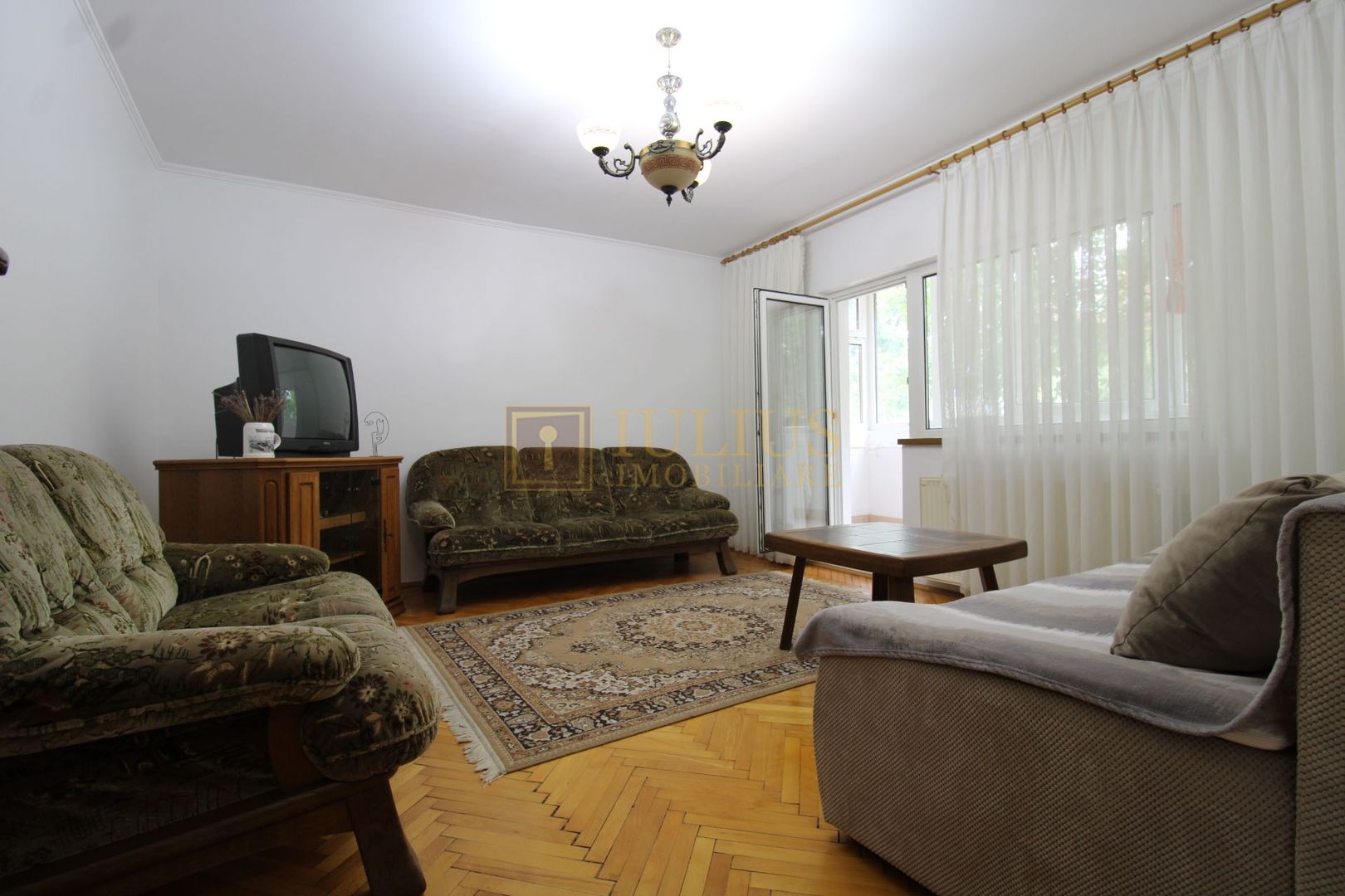 Apartament spatios, 3 camere, 2 bai, ideal pentru studenti - Poză 1