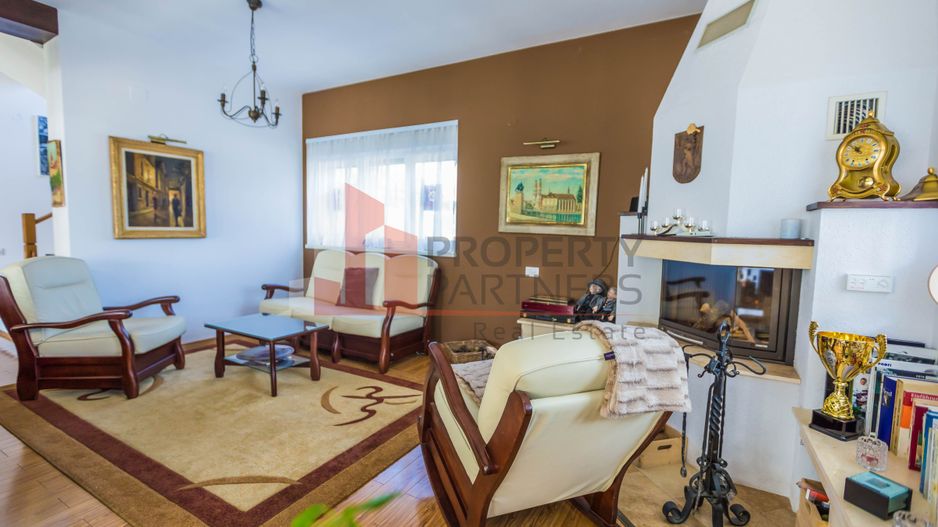 Vilă 340 mp Bran | Teren 5500 mp | 6 dormitoare cu băi proprii - Poză 8