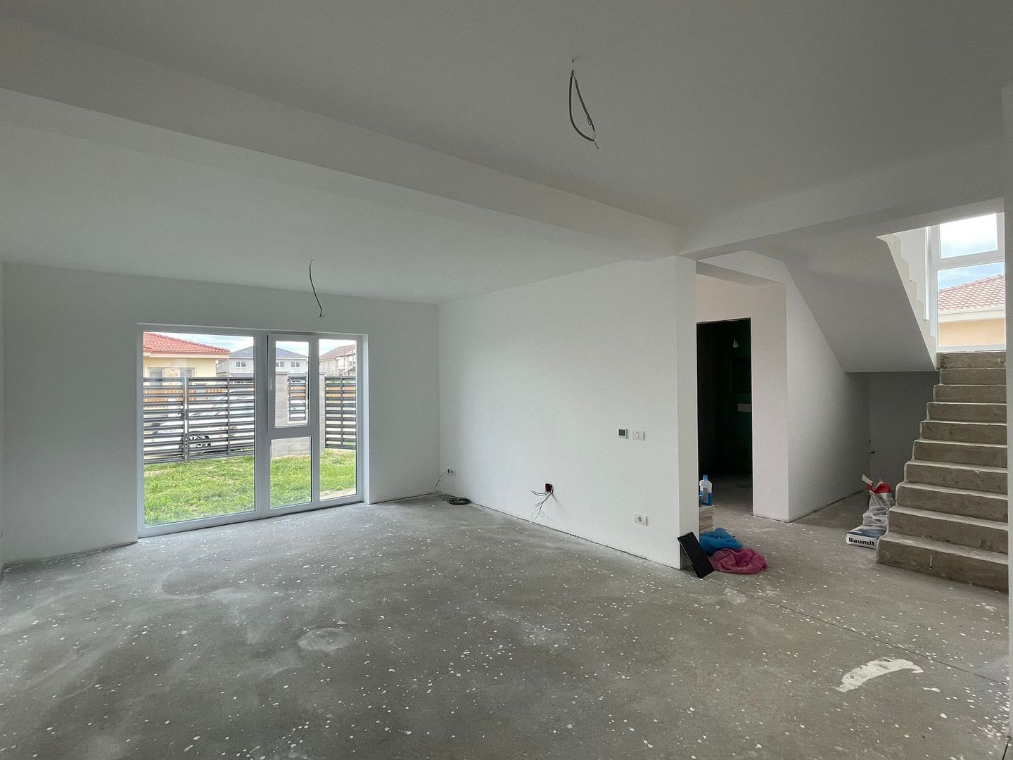 Duplex spațios cu teren generos-Moșnița Nouă - Poză 1