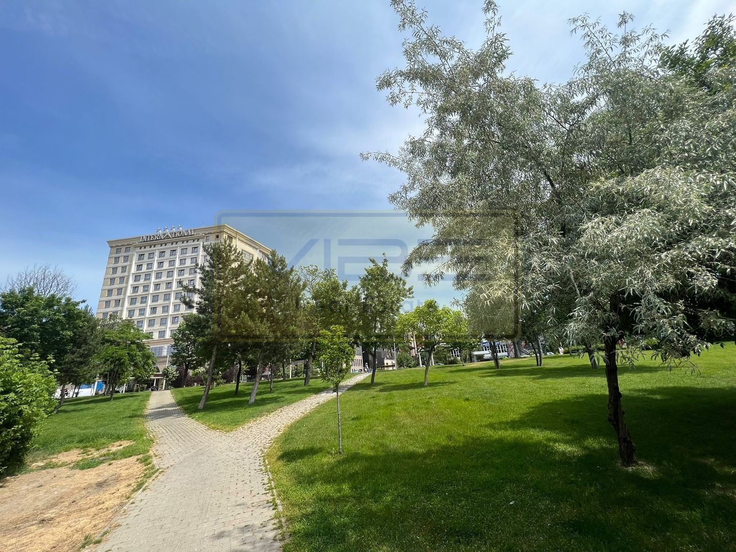 Apartament 3 camere 2 bai central Rond Podu Ros - Poză 25