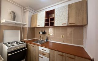 Garsonieră Astra – parter înalt, poziționată pe mijloc, cu beci și baie renovată - Poză 4