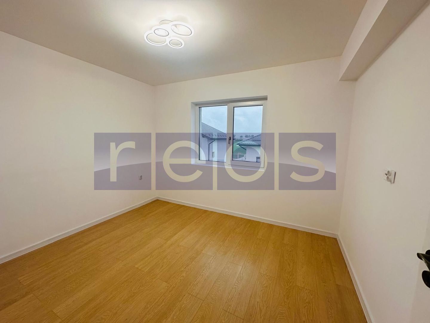 VILA DE VANZAR | BUFTEA | 4 CAMERE - Poză 9