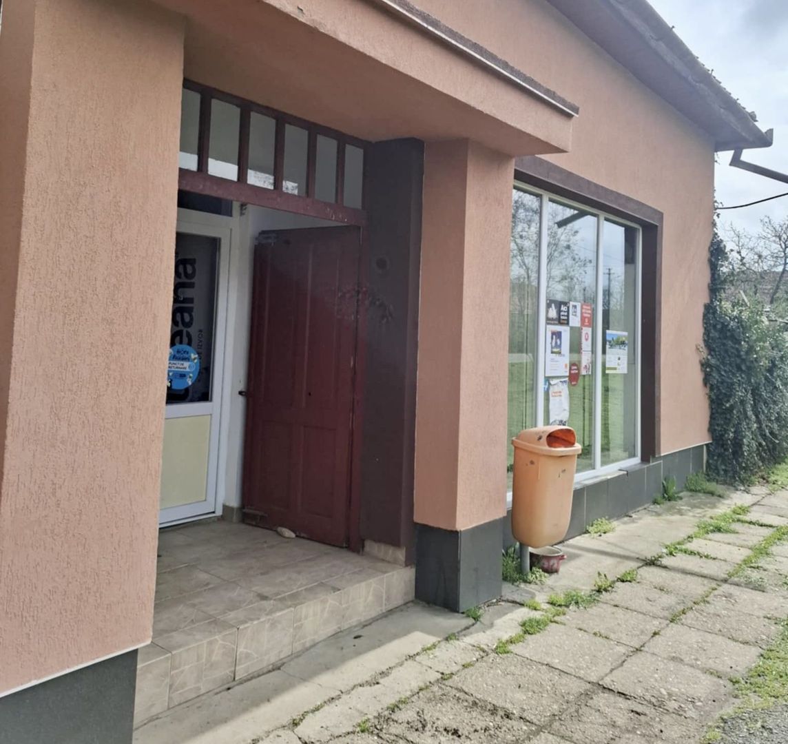 Pret redus Cladire din caramida in Firiteaz, magazinul satesc - Poză 3