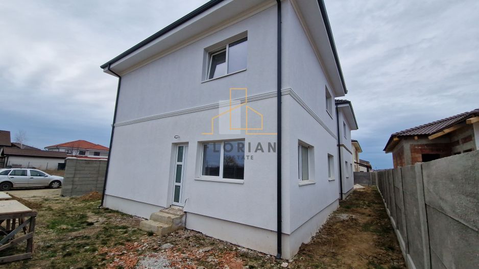Duplex cu 3 domitoare si bucatarie inchisa, Mosnita Noua - Poză 1