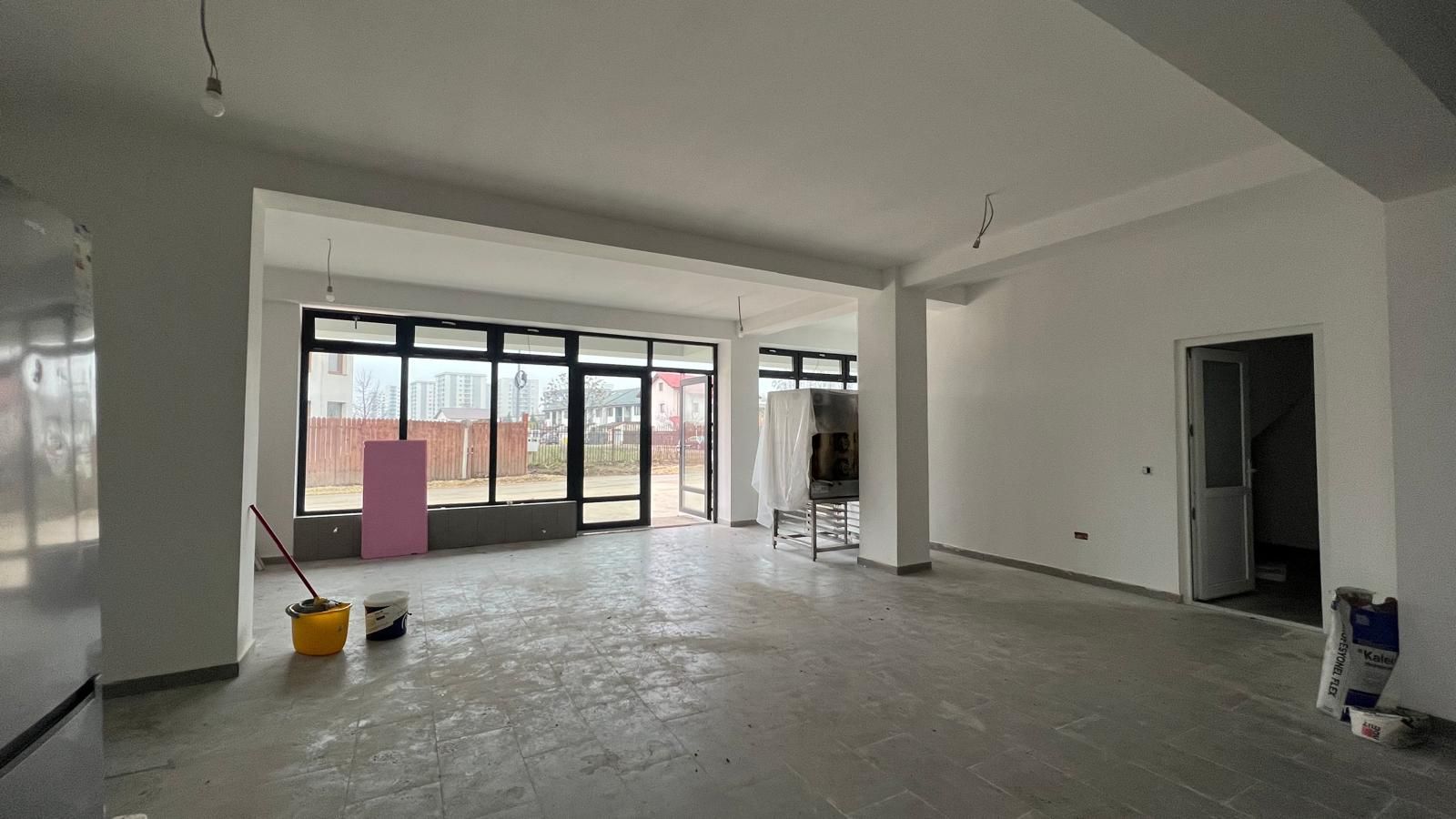 Spațiu comercial de închiriat – vitrină stradală, parcare, zonă rezidențial - Poză 2