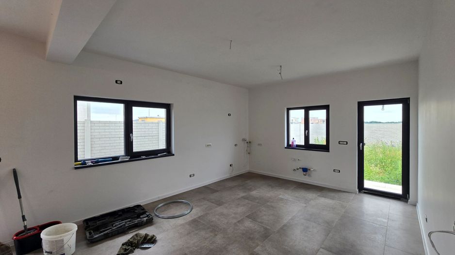 1/2 Duplex pe parter,predare la cheie  , 3 dormitoare, Zona Metro 2, Comision 0% - Poză 3