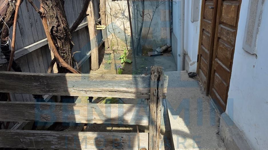 Casa in oras zona Promenada strada Raului 257mp utilitati - Poză 2