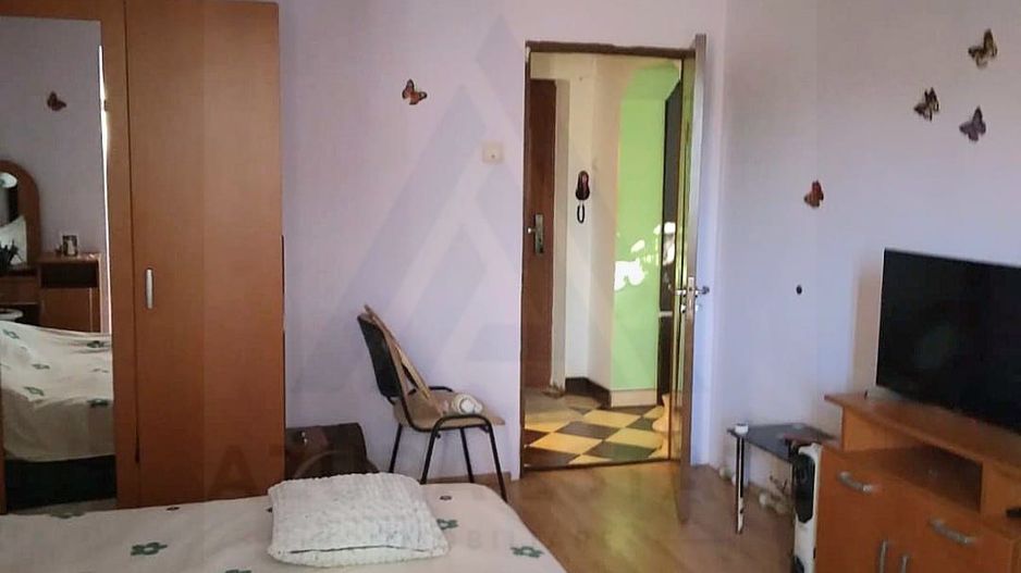 Apartament 2 camere 45 mp utili renovat etaj 3 in Cisnadie - Poză 1