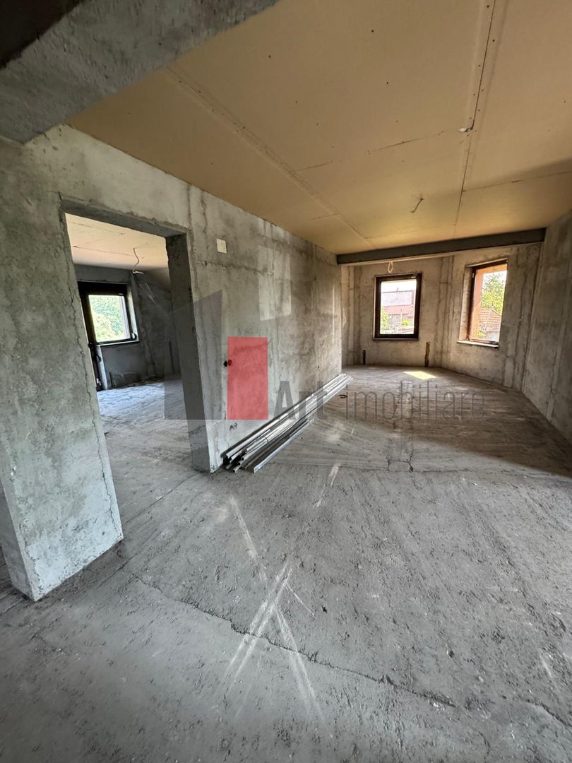 Casa la rosu in Peris - Poză 10