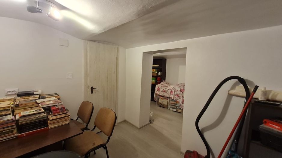 Apartament 2 camere,curte comuna/4 proprietari - Poză 8