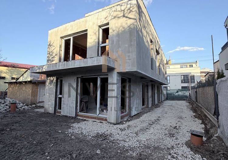 Imobil 7 camere zona Hasdeu -SemiCentral | Curte proprie si acces auto - Poză 2