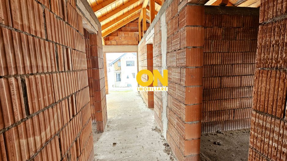 COMISION ZERO! Casa la rosu, P+1, 300 mp teren, cu utilitati, Lancram - Poză 19