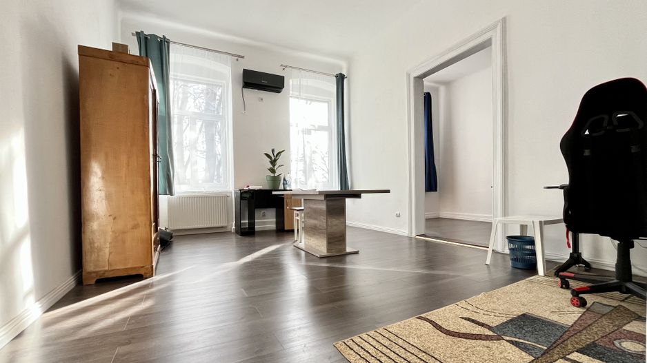 Un apartament care îți oferă orașul la un pas și vedere la Bega - Poză 1