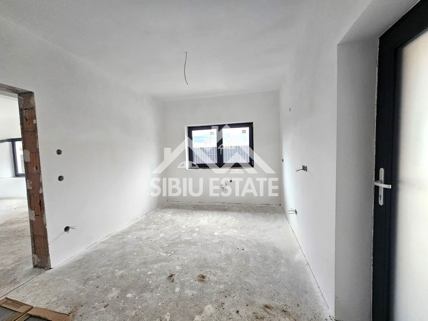 Casa Sibiu, Poplaca 4 camere, 3 bai, terasa si curte NOU - Poză 20