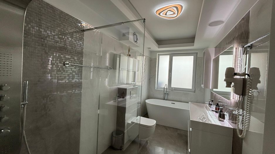 Apartament de 3 camere  de închiriat, în bloc nou, zona Trei Stejari - Poză 7