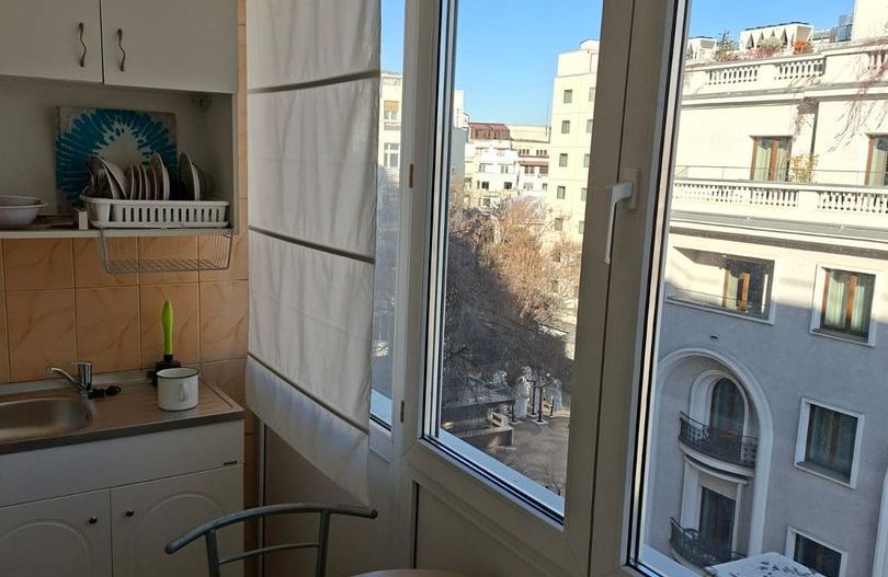 Inchiriere garsoniera vis a vis de Athenee Palace nou renovata - Poză 3