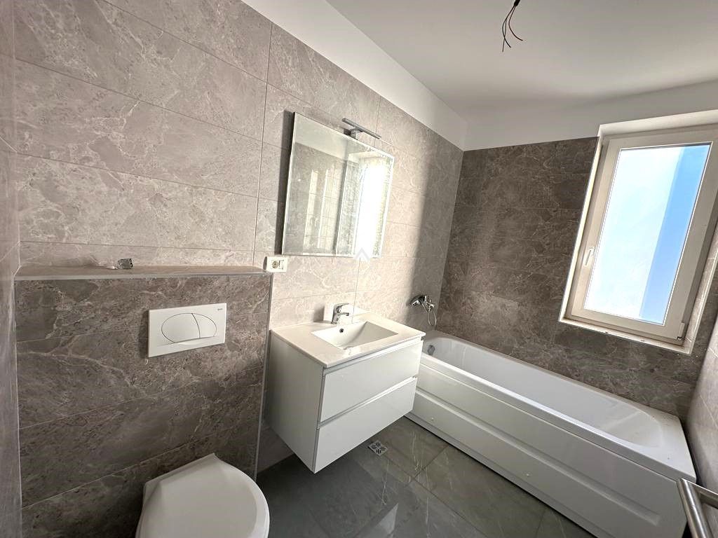 Bucatarie inchisa. Loc de parcare. - Poză 3