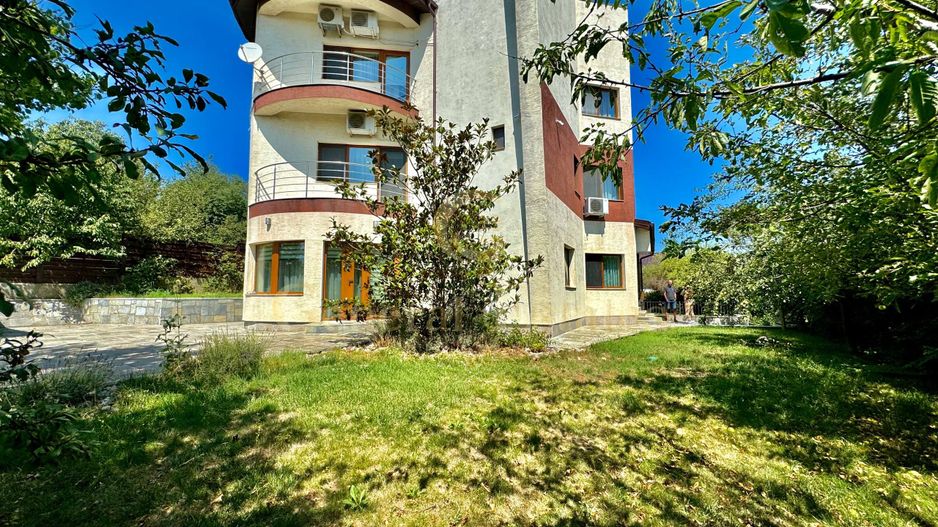 Vînzare Casă în 3 Nivele -Hlincea - 343 m.p. - Poză 2