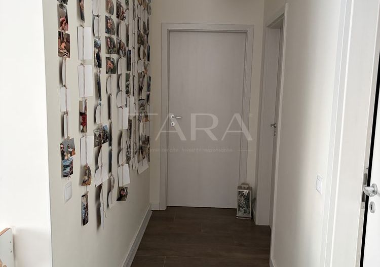 Apartament decomandat cu 3 camere, 2 terase de 10 mp, parcare și boxă. - Poză 7
