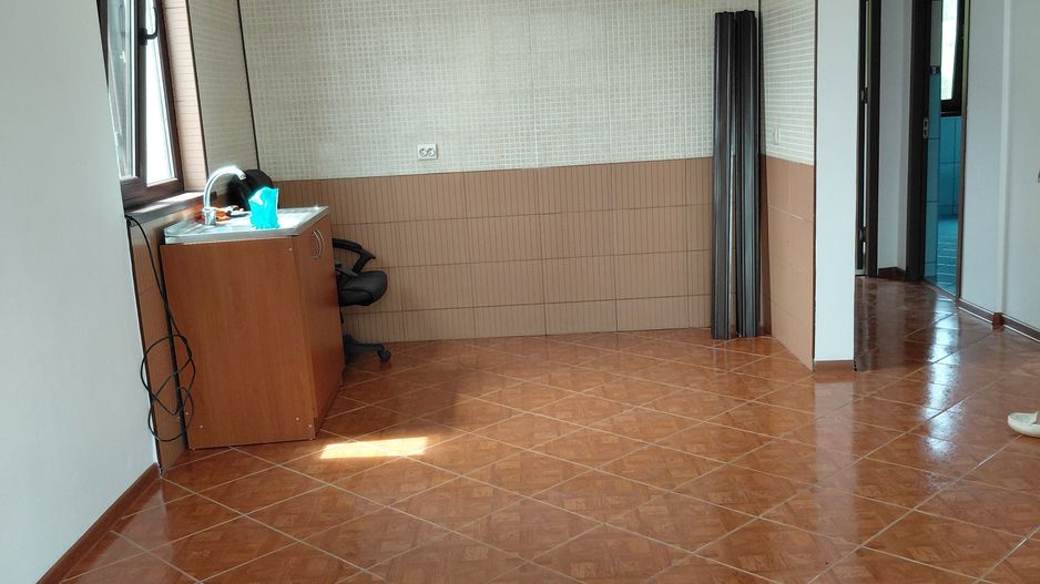 Casa P+1 zona Traian cu vedere la Brates - Poză 9