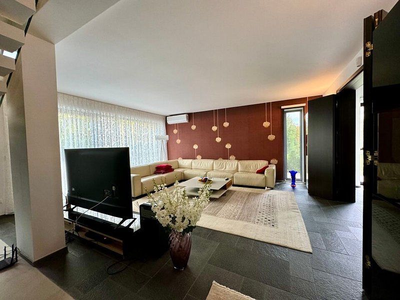 Vila lux de vanzare in cel mai dorit complex din Erou Iancu Nicolae-locatie rara - Poză 5