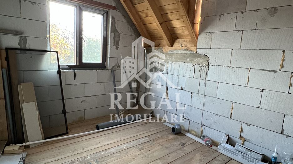 Casă spațioasă de vânzare în Ruși – pentru locuință sau investitie - Poză 13