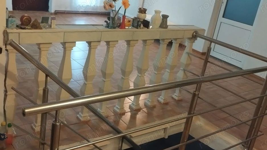 Casă de vânzare cu teren 920 mp - Poză 3