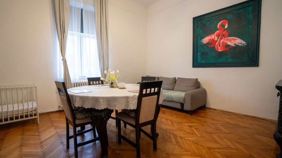 Apartament central de vânzare – la curte comună - Oradea - Poză 4