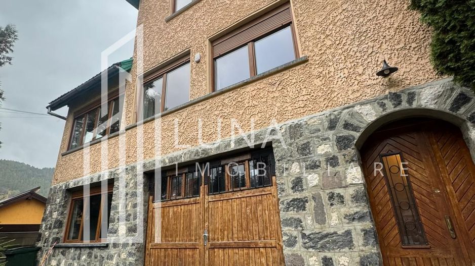 Casă individuală cu priveliște spectaculoasă – Ultra central Brașov - Poză 1