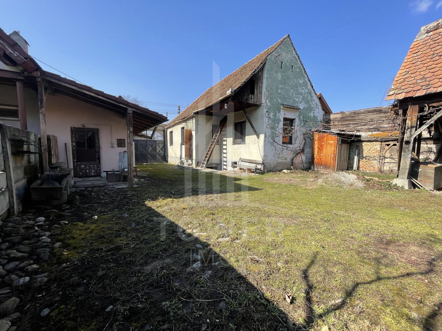 Casă individuală | 2 corpuri | Șură și anexe | teren 1460 mp – Porumbacu De Jos - Poză 19