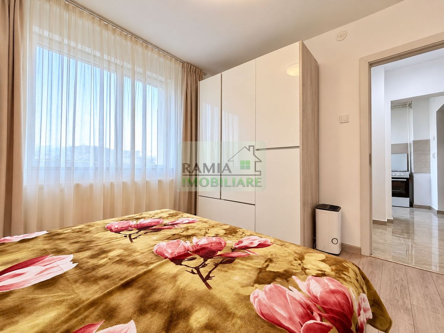 Apartament 2 camere complet renovat Bd. Vlahuță, panoramă spre Tâmpa - Poză 3